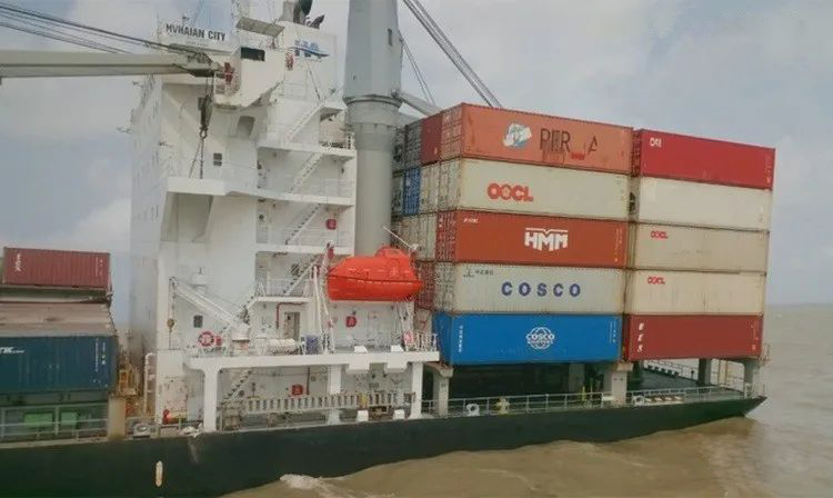 HAIAN CITY Collided with ORION EXPRESS_2 ハイアン市がオリオン急行と衝突_2