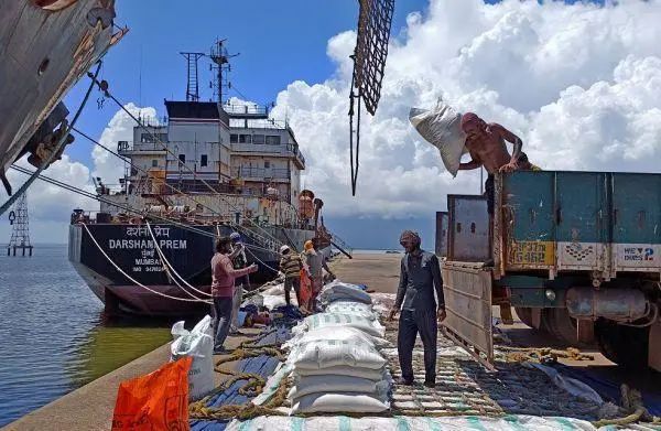 India imposes 20% export duty on rice インド、コメに20%の輸出関税を課す
