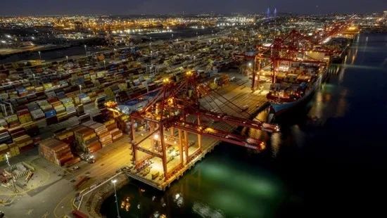 Maersk Adjusts North American Voyages マースク、北米航海を調整