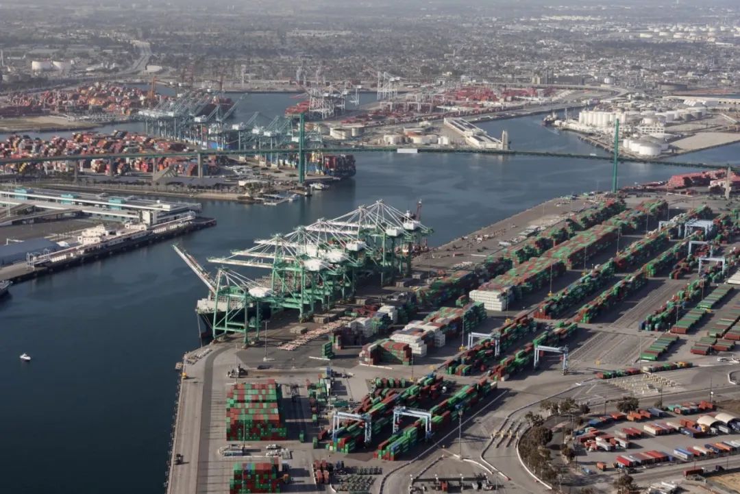 Maersk Adjusts North American Voyages_2 マースク、北米航海を調整_2
