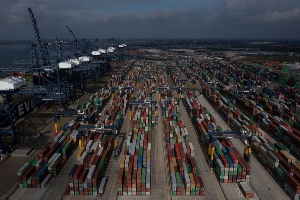 Workers at UKs container port Felixstowe plan 8-day strike 英国のコンテナ港フェリックストウの労働者が8日間のストライキを計画