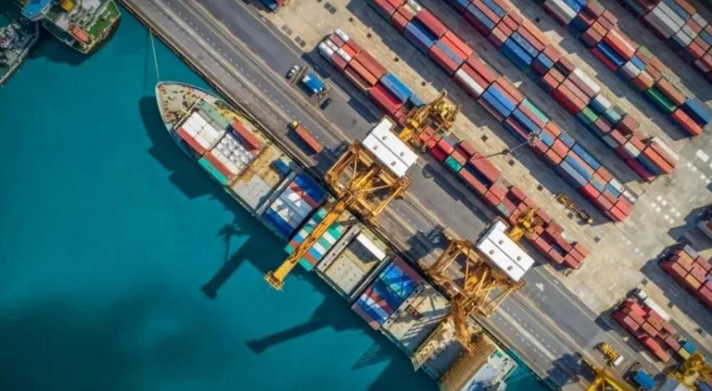 今年 2 月までのわが国対外貿易コンテナ取扱量は前年比 13.7％増、港湾貨物取扱量は 28.7 億トンに達