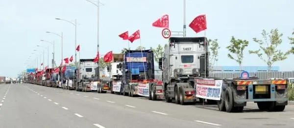 トラック運転手がストライキで韓国の港に影響_3